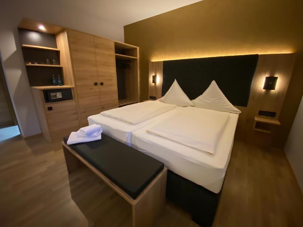 Hotel Gasthof Kaesser Ansbach Buitenkant foto
