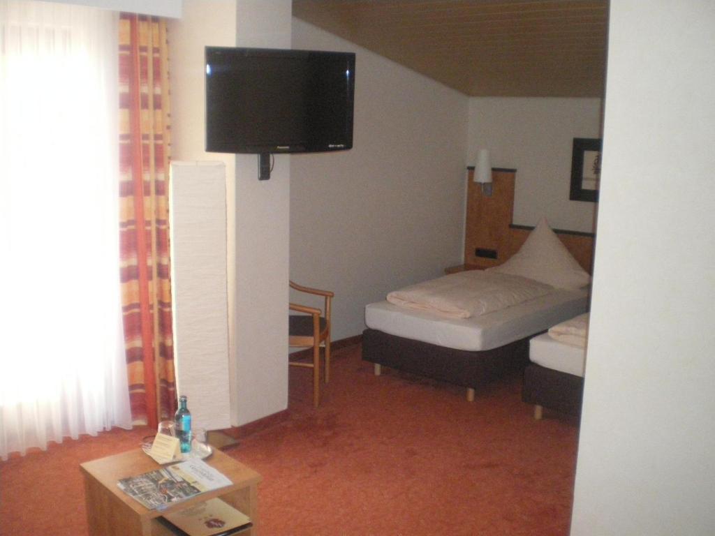 Hotel Gasthof Kaesser Ansbach Kamer foto